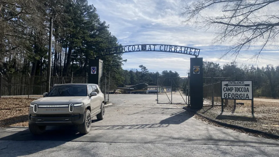 A Rivian R1S at the entrance to Currahee Mountain in Georgia