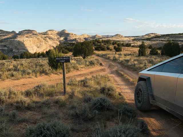 the signed junction near Wagon Wheel Point on Yampa Bench Road in Dinosaur National Monument.