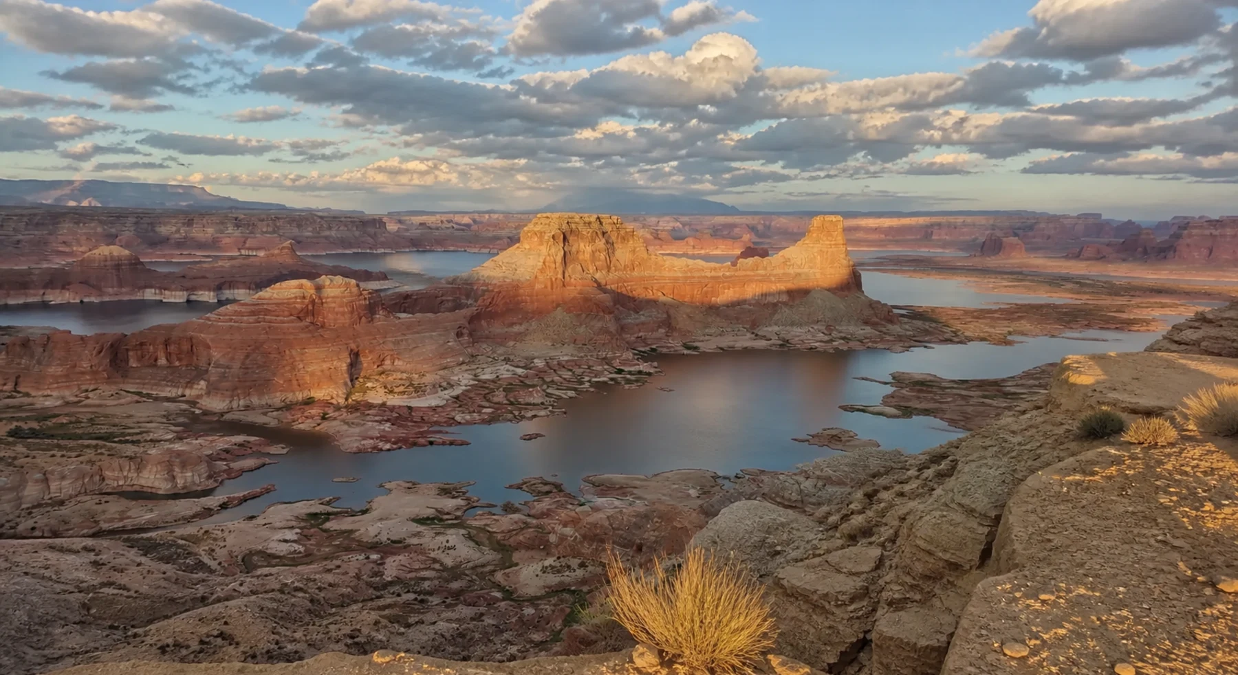 Lake Powell and red-rock canyons viewed from Alstrom Point in Utah